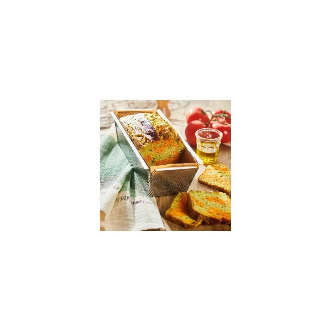 Moule à cake perforé fond amovible inox 26 x 10,3 x 7,2 cm